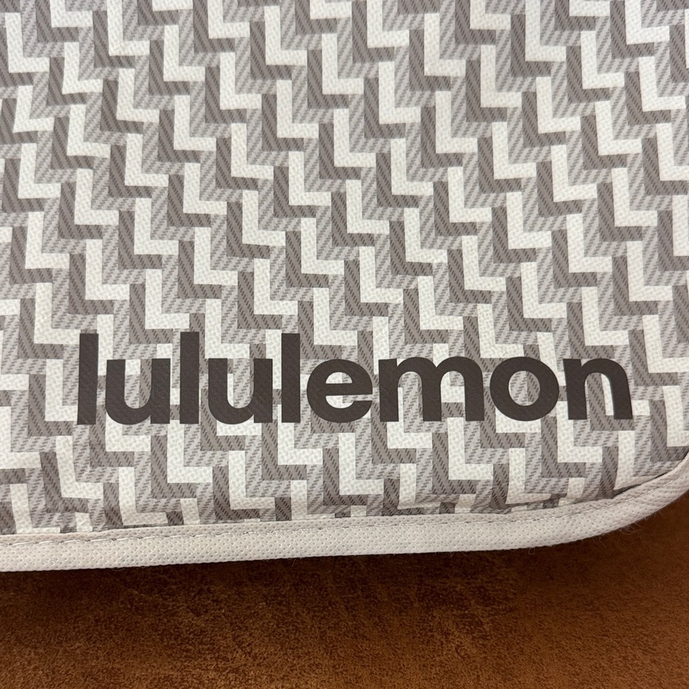 Lululemon Athletica Brown & Cream Geometric Reusable Tote Bag - Picture 5 of 8